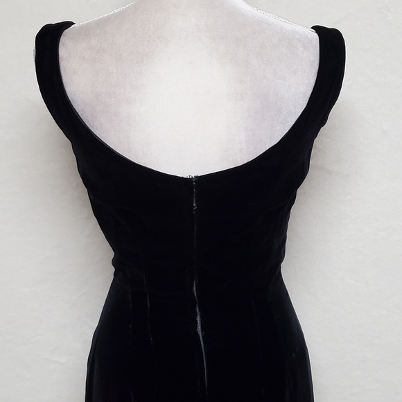 1940s ILGWU Vintage Black Velvet Sheath Dress Ruffle Tulle Collar Mini Cape Set - Picture 9 of 16